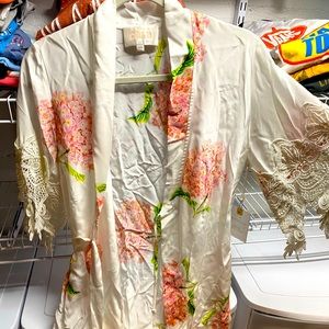 Stone Cold Fox - Fox Robe in Bloom